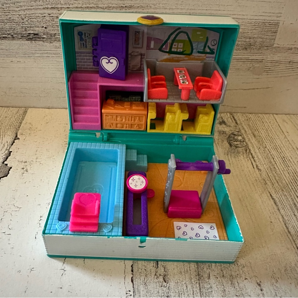 Polly Pocket Mini Middle School